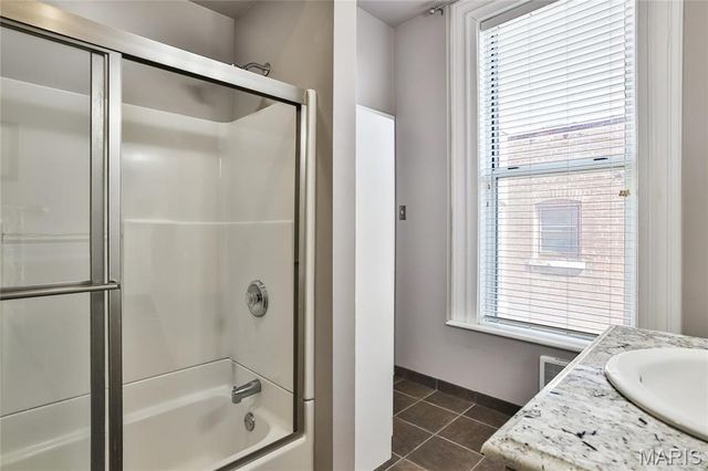 910 Lami Street, St Louis, MO 63104