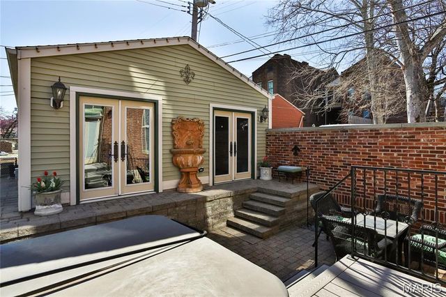 910 Lami Street, St Louis, MO 63104