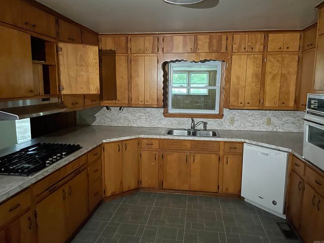 255 W Prairie St., De Valls Bluff, AR 72041