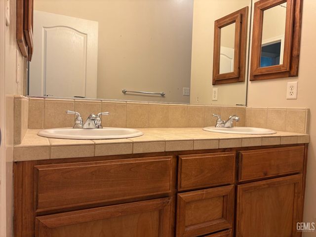 15849 Chateau Montelena Drive, Bakersfield, CA 93314