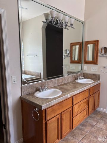 15849 Chateau Montelena Drive, Bakersfield, CA 93314