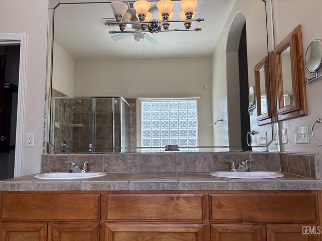 15849 Chateau Montelena Drive, Bakersfield, CA 93314