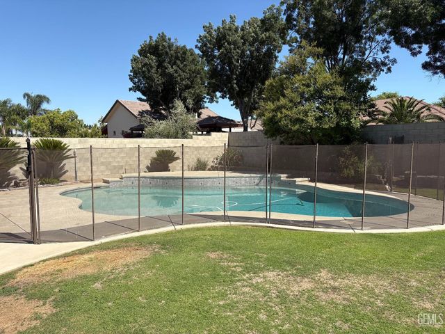 15849 Chateau Montelena Drive, Bakersfield, CA 93314