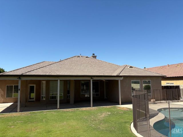 15849 Chateau Montelena Drive, Bakersfield, CA 93314