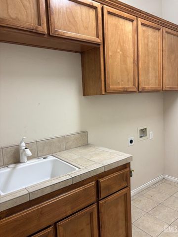 15849 Chateau Montelena Drive, Bakersfield, CA 93314