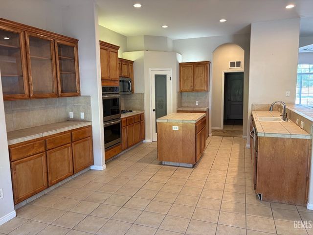 15849 Chateau Montelena Drive, Bakersfield, CA 93314