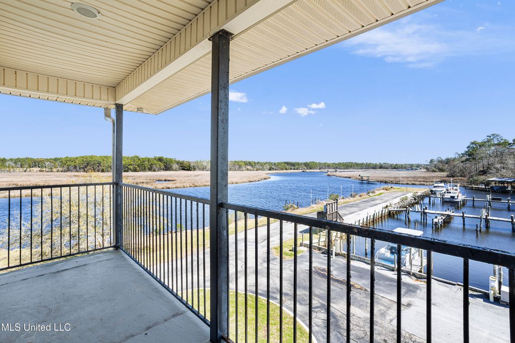 3230 Cumberland Road, 208, Ocean Springs, MS 39564