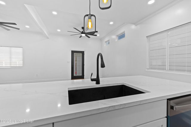 438 E Oak St, Louisville, KY 40203