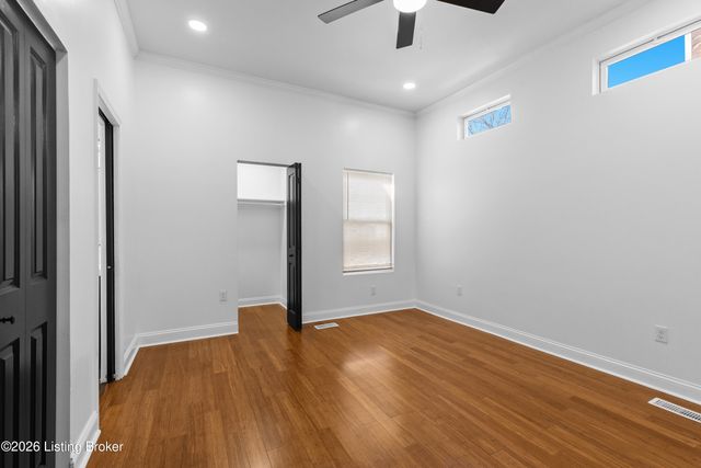 438 E Oak St, Louisville, KY 40203