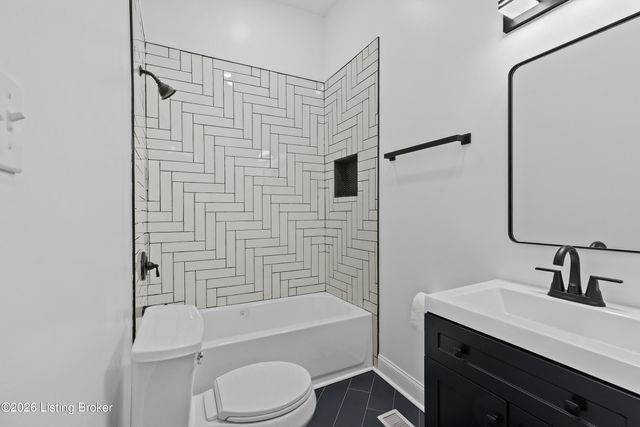 438 E Oak St, Louisville, KY 40203