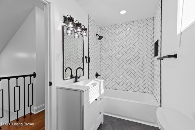 438 E Oak St, Louisville, KY 40203