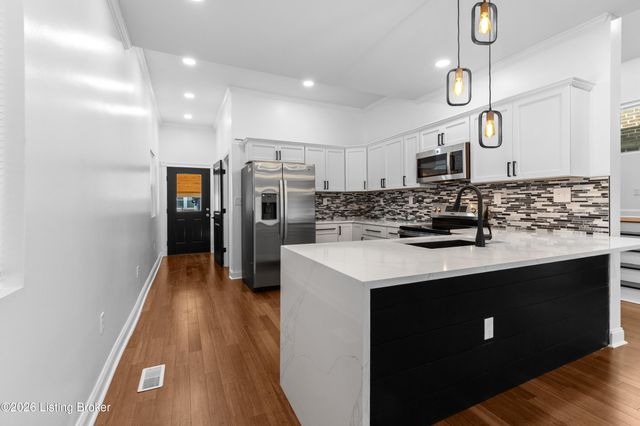 438 E Oak St, Louisville, KY 40203