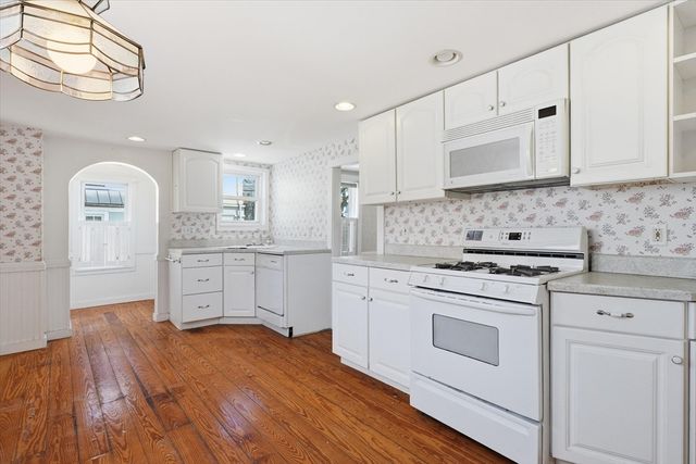 8 Vernon Ct, Newburyport, MA 01950