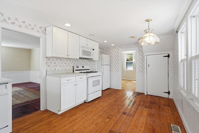 8 Vernon Ct, Newburyport, MA 01950