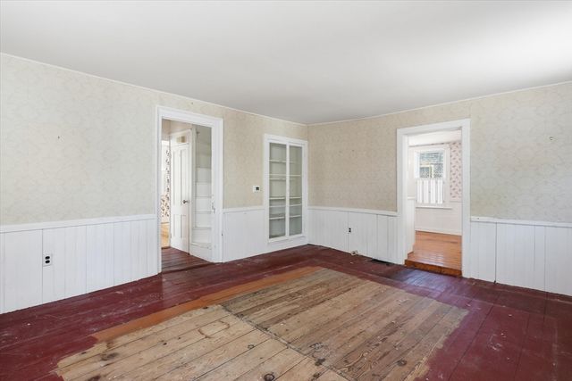 8 Vernon Ct, Newburyport, MA 01950