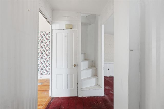 8 Vernon Ct, Newburyport, MA 01950