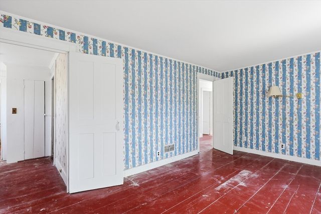 8 Vernon Ct, Newburyport, MA 01950