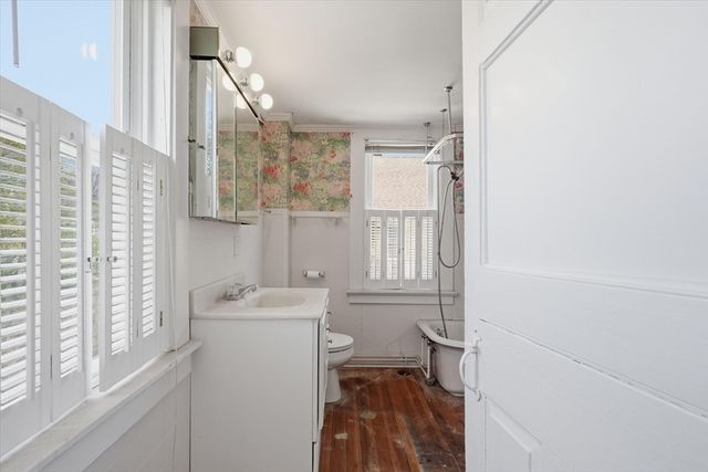 8 Vernon Ct, Newburyport, MA 01950