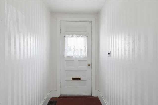 8 Vernon Ct, Newburyport, MA 01950