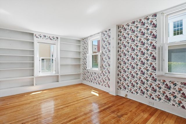 8 Vernon Ct, Newburyport, MA 01950