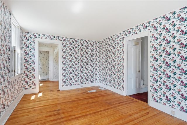 8 Vernon Ct, Newburyport, MA 01950