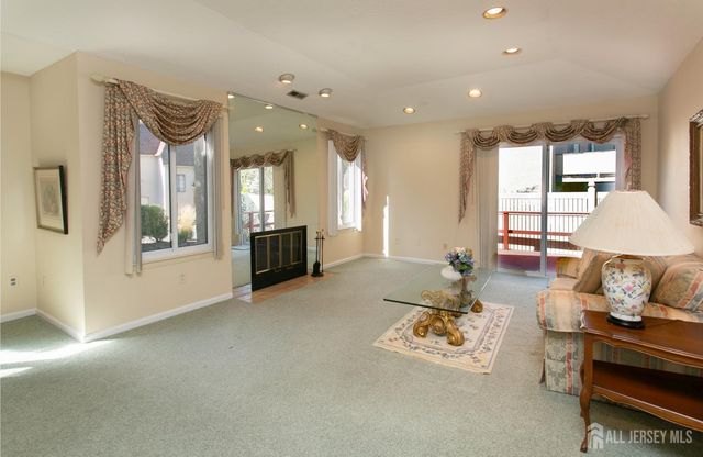 13 Gate House Lane, Edison, NJ 08820