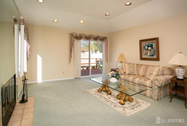 13 Gate House Lane, Edison, NJ 08820