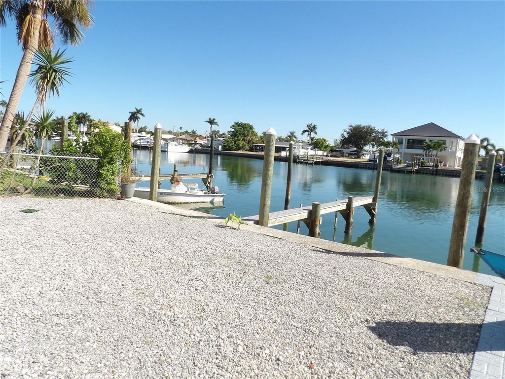 11705 3RD STREET E 9, Treasure Island, FL 33706