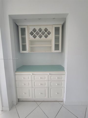 2600 Collins Ave 411, Miami Beach, FL 33140
