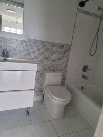 2600 Collins Ave 411, Miami Beach, FL 33140