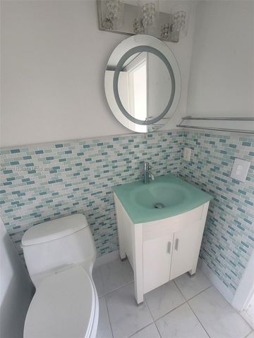 2600 Collins Ave 411, Miami Beach, FL 33140