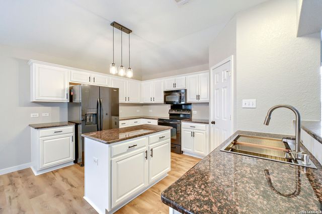533 TOM KEMP DR, New Braunfels, TX 78130