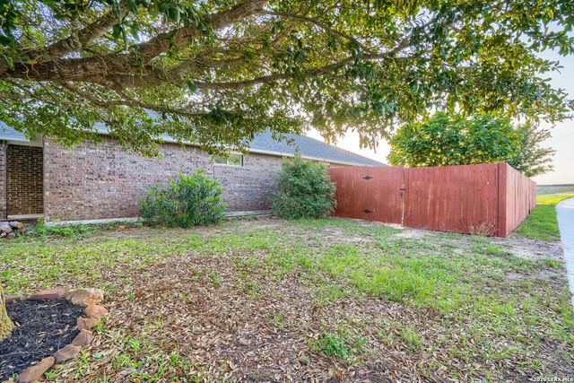 533 TOM KEMP DR, New Braunfels, TX 78130