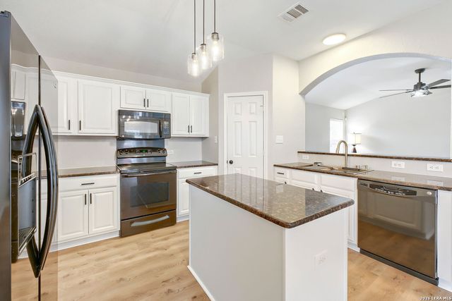 533 TOM KEMP DR, New Braunfels, TX 78130