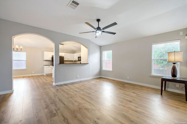 533 TOM KEMP DR, New Braunfels, TX 78130
