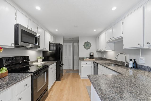 1100 Salem Street 32, Lynnfield, MA 01940