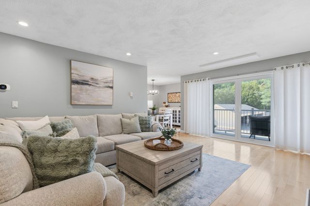 1100 Salem Street 32, Lynnfield, MA 01940
