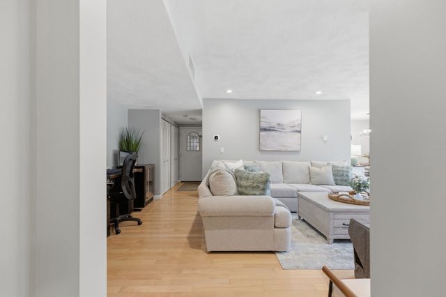 1100 Salem Street 32, Lynnfield, MA 01940