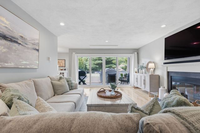 1100 Salem Street 32, Lynnfield, MA 01940