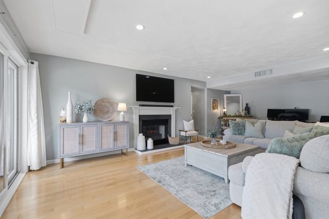 1100 Salem Street 32, Lynnfield, MA 01940