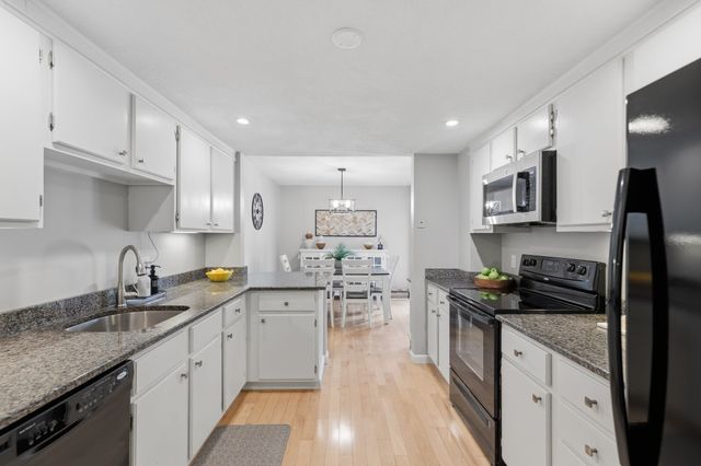 1100 Salem Street 32, Lynnfield, MA 01940