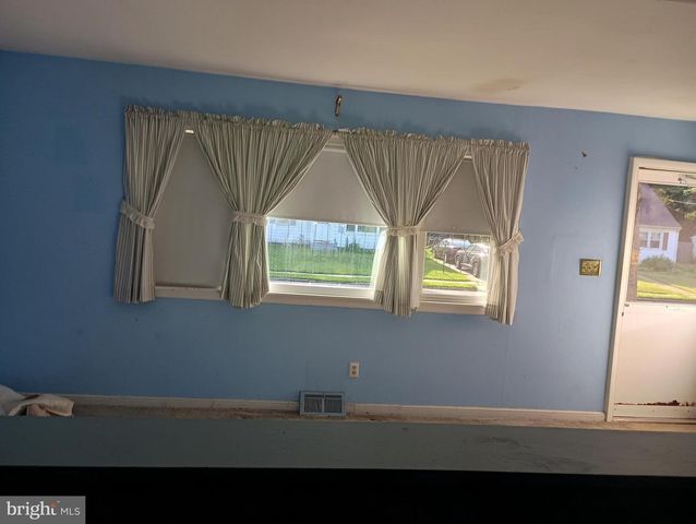 303 WYNNEWOOD RD, Trenton, NJ 08628
