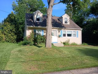 303 WYNNEWOOD RD, Trenton, NJ 08628