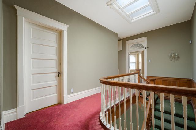 548 W Oakdale Avenue, Chicago, IL 60657