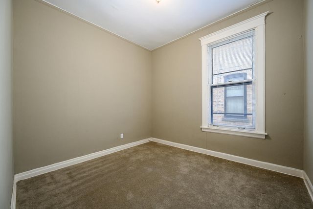 548 W Oakdale Avenue, Chicago, IL 60657