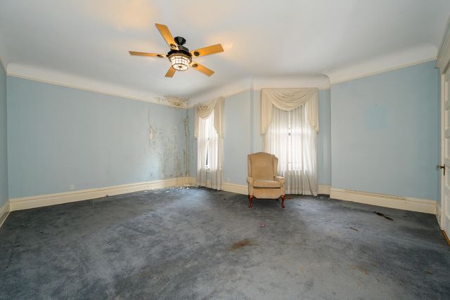 548 W Oakdale Avenue, Chicago, IL 60657