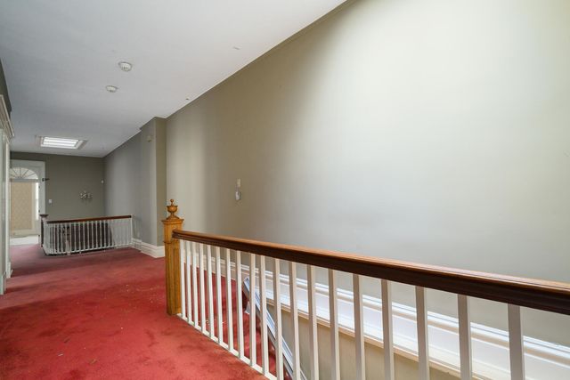 548 W Oakdale Avenue, Chicago, IL 60657