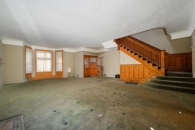 548 W Oakdale Avenue, Chicago, IL 60657