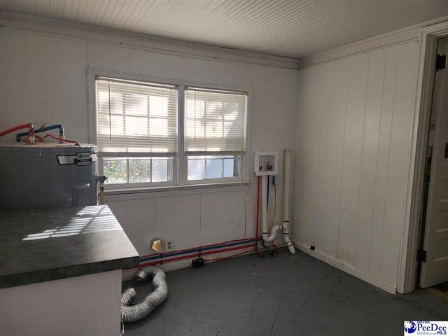 902 Cheraw, Florence, SC 29501