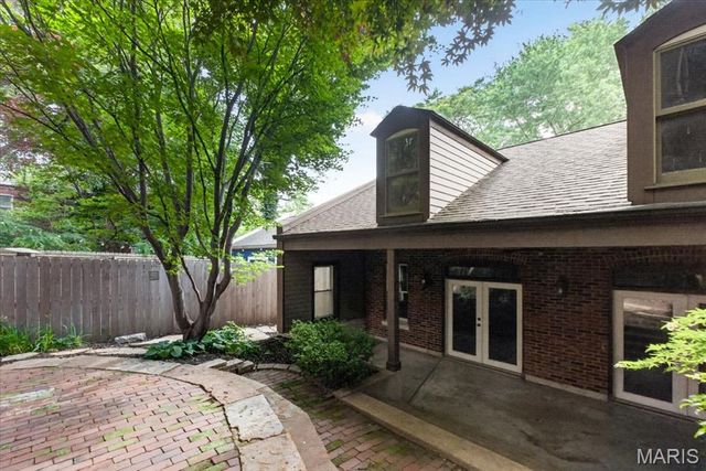 2416 S 13th Street, St Louis, MO 63104
